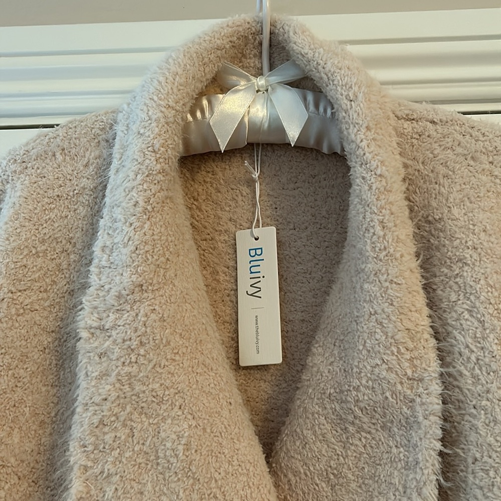 Super Soft, Comfortable Sweater - image 2